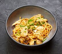 Лапша с цыпленком в кокосовом кимчи