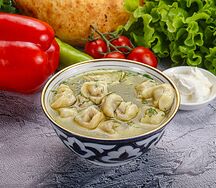 Пельмени в бульоне