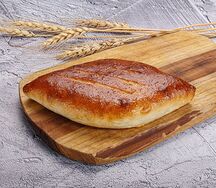 Печеный пирожок с капустой