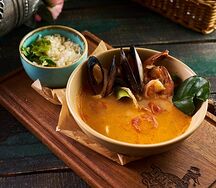 Том ям с морепродуктами