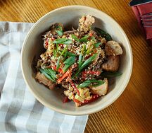 Вок с цыпленком, лапшой соба и соусом Терияки