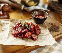 Острые колбаски с соусом Кимчи