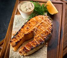 Стейк семги на мангале