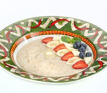 Каша овсяная с ягодами