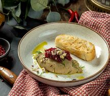 Паштет из куриной печени с вишневым джемом