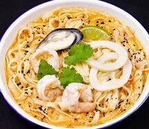 Рисовая лапша с морепродуктами Ям Гунг