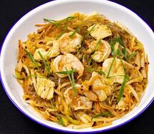 Стеклянная лапша с курицей и креветкой 