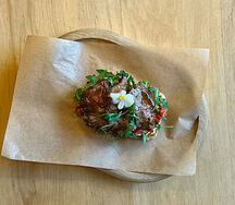 Брускетта с говядиной