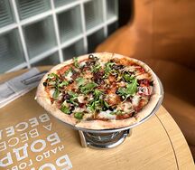 Пицца с телятиной и вялеными томатами