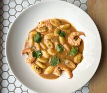 Ньоки с креветками в соусе том ям