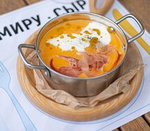 Сырный крем-суп с прошутто и страчателлой