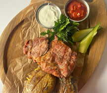 Свиная шея с печеным картофелем