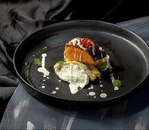 Филе форели с муссом из сельдерея, брюссельской капустой и мини кукурузой