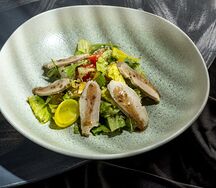 Салат с уткой, апельсином и дайконом