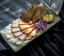 Микс сала с бородинским хлебом