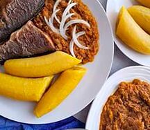 Banane bouillie au poisson frit