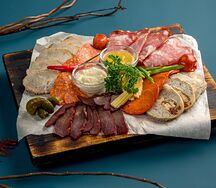 Мясные деликатесы