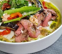Ростбиф маринованный с овощами