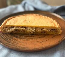 Пирог с капустой и грибами в заморозке