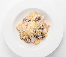 Паста Феттуччине с курицей и грибами
