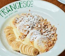 Сырники с солёной карамелью и бананом