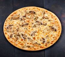 Пицца с курицей и грибами