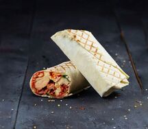 Шаурма в лаваше с курицей