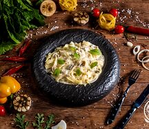 Паста со cвинoй грудинкой в итальянском стиле