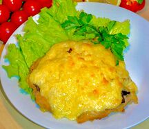 Свинина, запеченная с грибами, под сырной шапкой
