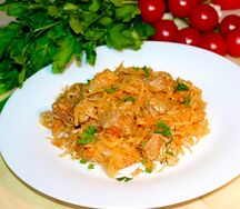 Капуста, тушенная со свининой