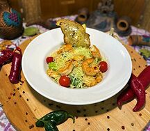 Салат Цезарь с креветками