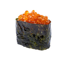 Սաղմոնի ձկնկիթով սուշի