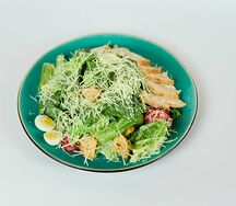 Салат Цезарь с курицей