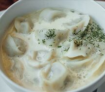 Домашние пельмени с бульоном