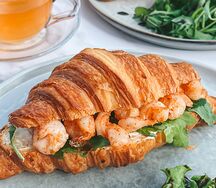 Круассан с креветками