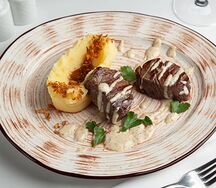 Медальоны с грибным соусом