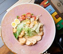 Салат Цезарь с куриным филе