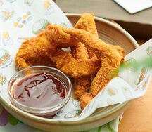 Стрипсы из куриного филе с соусом