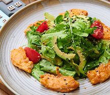 Салат с цыпленком в соусе том ям