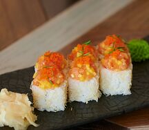 Лосось, манго и чили