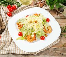 Салат Цезарь с креветками