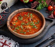 Чашушули, томлённая с овощами