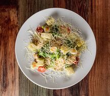 Салат Цезарь с курицей
