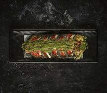 Баклажаны с моцареллой и соусом песто