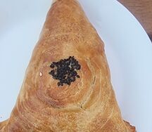 Самса из слоеного теста с говядиной