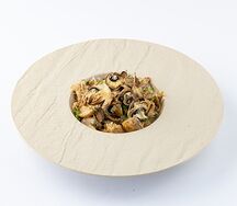 Спагетти с курицей и грибами