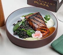 Лосось, красный киноа, домашняя Виола