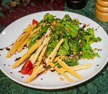 С цыпленком, зеленью и пастрами из говядины