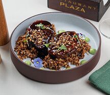 Говяжий язык, попкорн из гречки, парментье из шпината, соус Демиглас