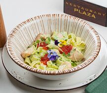 Феттуччине с семгой и икрой